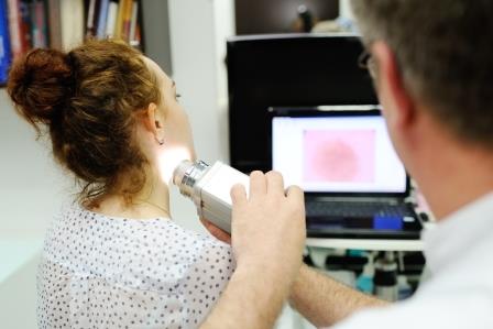 A teljes testtérképes anyajegyszűrés fontos a melanoma kiszűrésében.