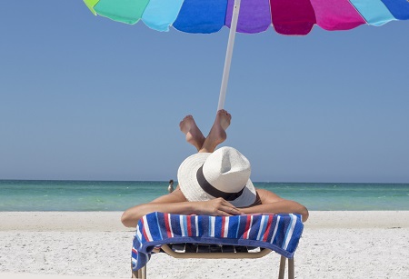 A melanoma megelőzésének része a fényvédelem és az anyajegyszűrés.